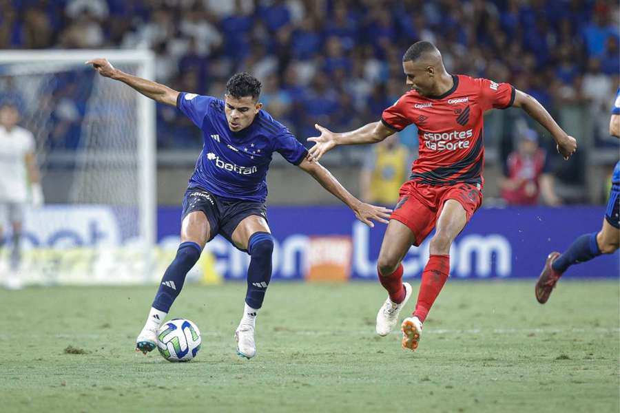 Bruno Rodrigues durante partida contra o Athletico-PR nessa quinta-feira (30), no Mineirão