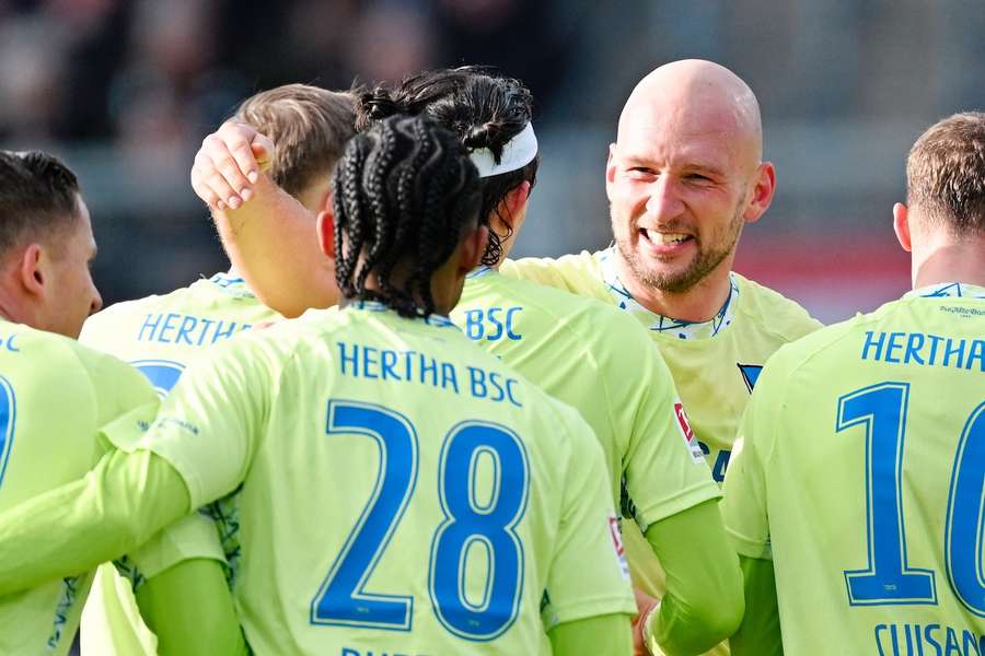 Toni Leistner blickt mit Vorfreude auf das Pokalduell der Hertha gegen Freiburg.