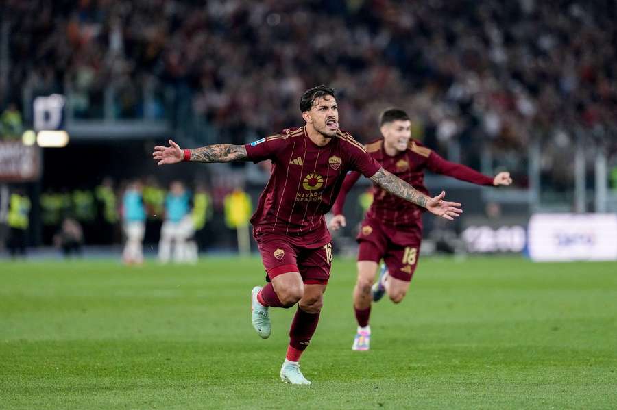 Paredes celebrates his goal