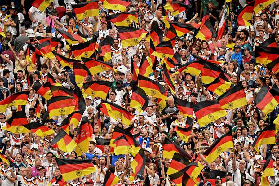Adeptos da Alemanha no apoio à equipa Adeptos da Alemanha no apoio à equipa