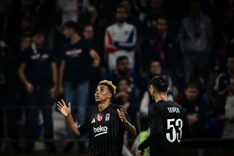 Gedson Fernandes celebrates goal 