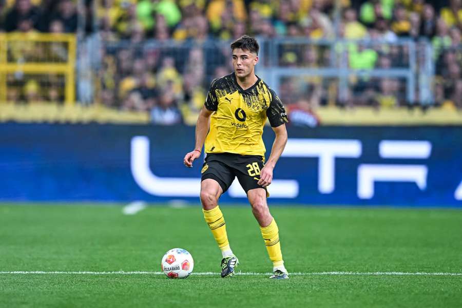 Aaron Anselmino hat gegen Union Berlin sein Debüt für Borussia Dortmund gegeben.