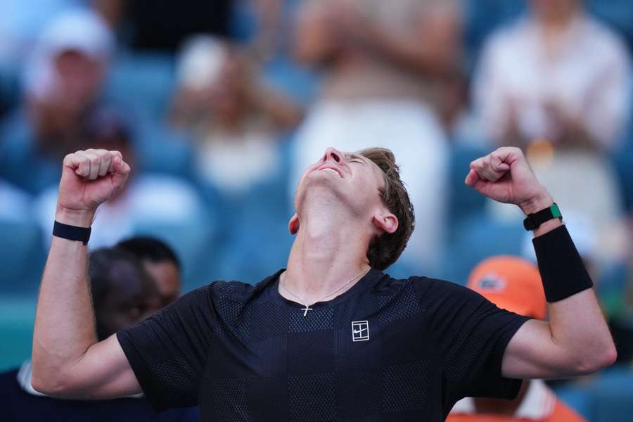 Faworyt Alcaraz przegrał niespodziewanie z Amerykaninem Kordą w trzeciej rundzie Miami Open