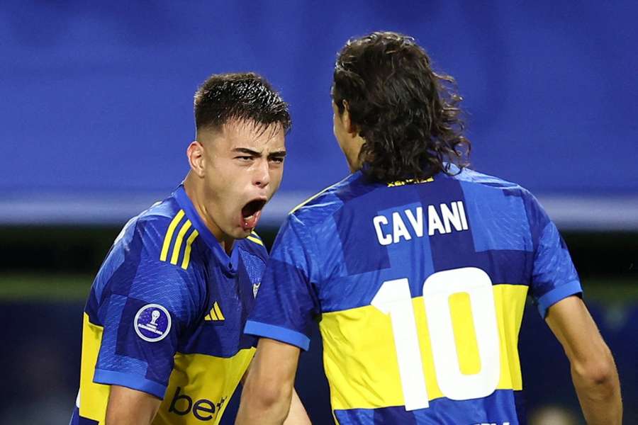 Aaron Anselmino alongside Edinson Cavani at Boca Juniors