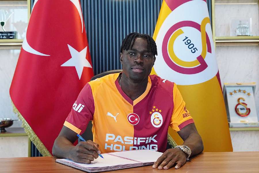 Wilfried Singo assinou contrato com o Galatasaray