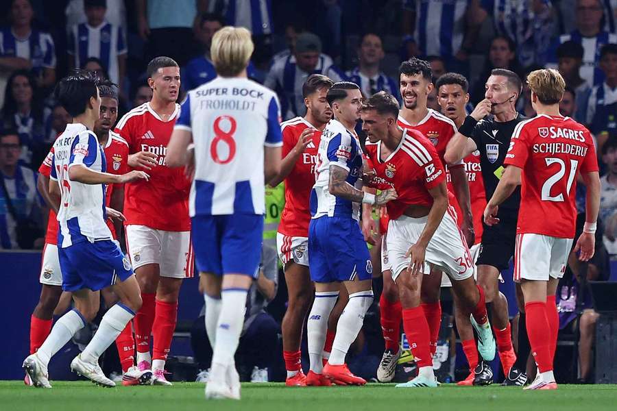 Clássico entre FC Porto e Benfica foi quentinho Clássico entre FC Porto e Benfica foi quentinho