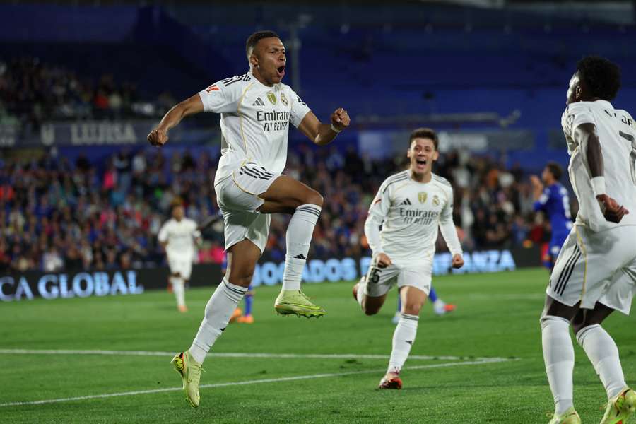 Mbappé resolveu o jogo no 2° tempo