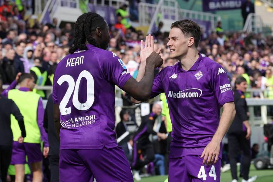 Moise Kean celebra con Nicolò Fagioli su gol