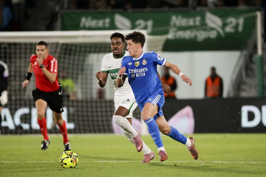 Arda Güler ante Diangana, en el partido de ida