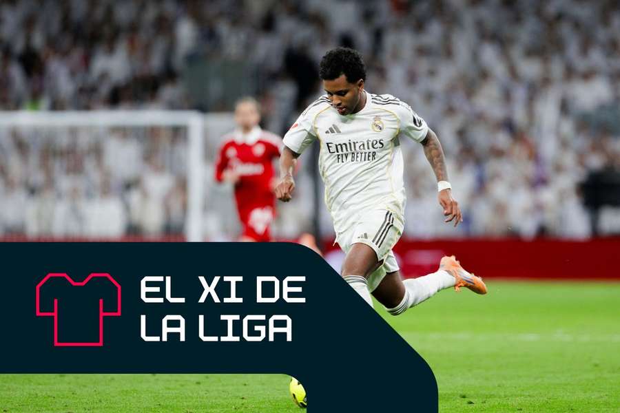 Rodrygo conduce el balón