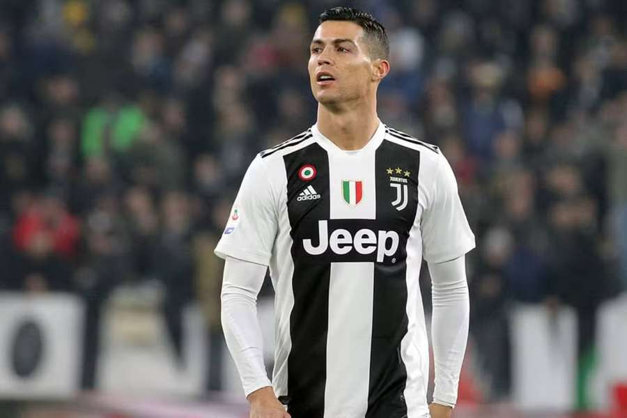 Soud nařídil Juventusu vyplatit Ronaldovi 248 milionů korun z dlužné mzdy.