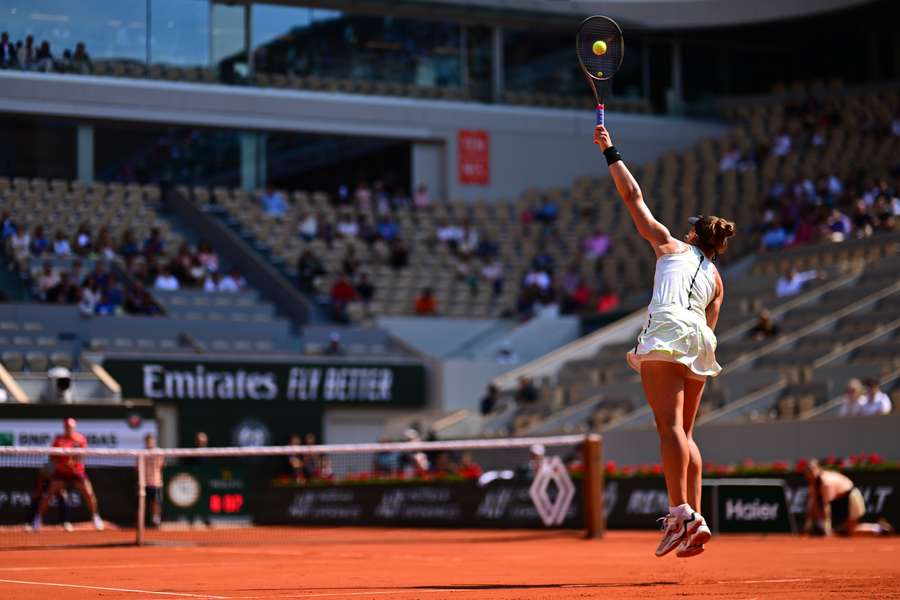 Haddad Maia caiu para Swiatek na semi de Roland Garros 2023