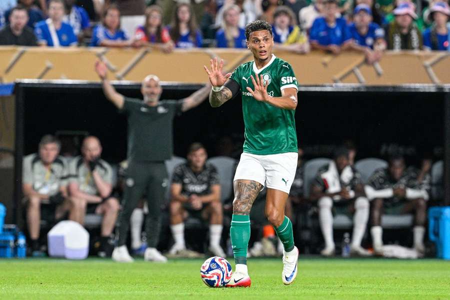 Roma outbid Inter Milan, Porto for Palmeiras midfielder Rios