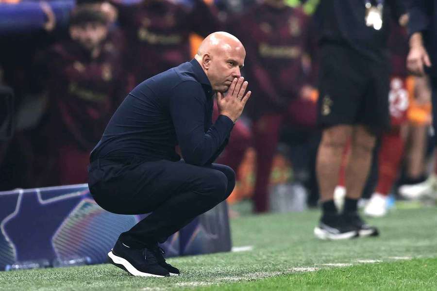 Arne Slot looks on during the UEFA Champions League league group phase match between Galatasaray and Liverpool