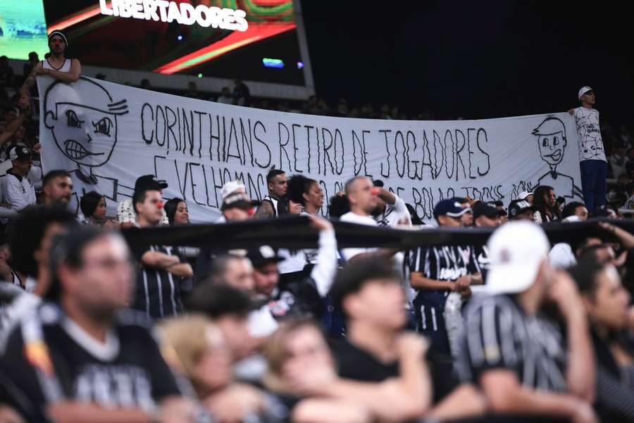 Faixa de protesto das torcidas organizadas do Corinthians