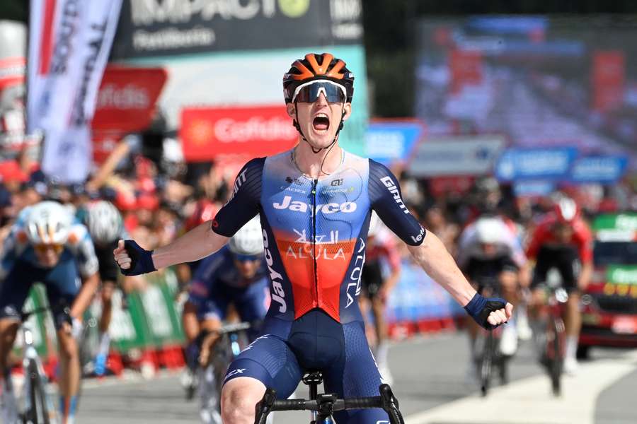 Edward Dunbar celebra su victoria en la 11ª etapa de La Vuelta