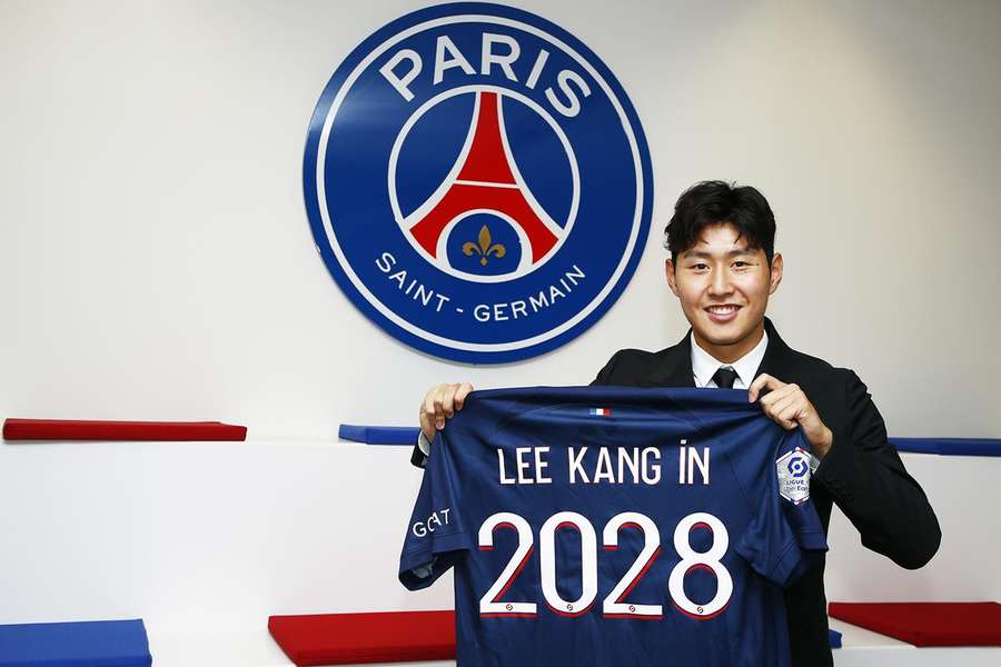 Lee Kang-in assinou com o PSG até 2028