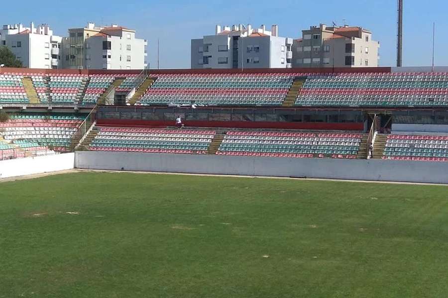 Estádio José Gomes, casa do Estrela da Amadora, recebe o Olivais e Moscavide-Sporting