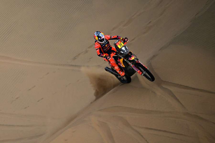 Benavides domina el Dakar en motos