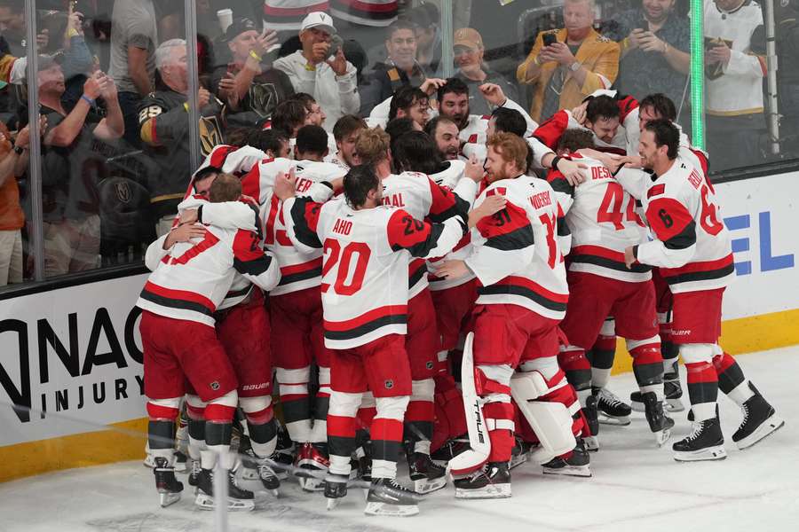 Carolina vyhrala Stanley Cup.