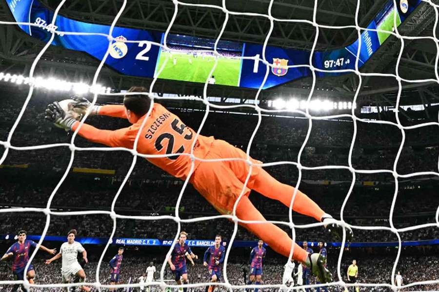 Szczesny se blýskl chycenou penaltou.