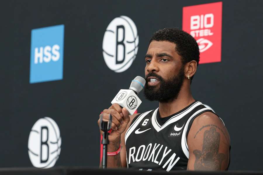 Kyrie Irving ainda tem um ano de contrato com o Brooklyn Nets