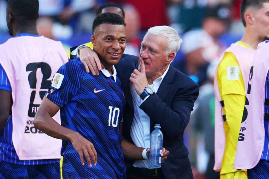 Mbappé s trénerom Deschampsom.
