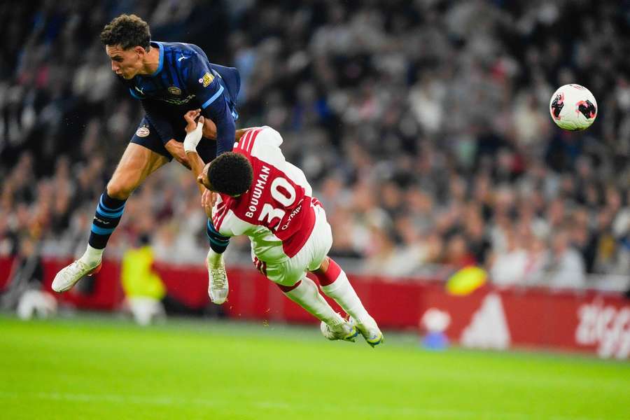 Aaron Bouwman suffers bruised sternum and lung after Van Bommel challenge Aaron Bouwman suffers bruised sternum and lung after Van Bommel challenge