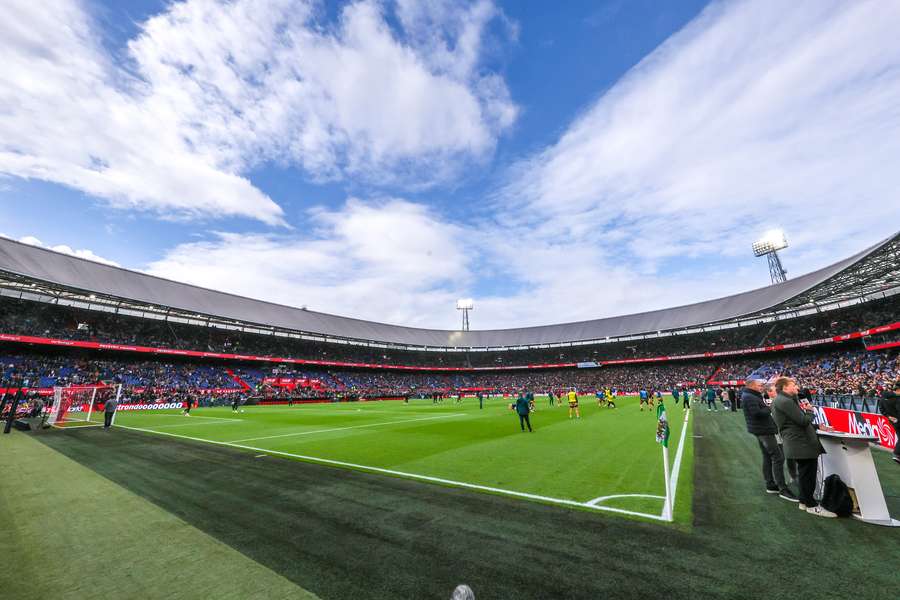 Widok wnętrza stadionu podczas meczu pomiędzy Feyenoordem a FC Utrecht na stadionie De Kuip w Rotterdamie, Holandia, 5 października 2025 r.