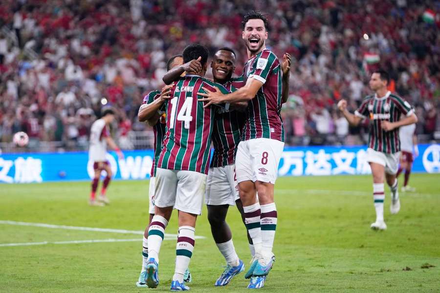 Piłkarze Fluminense świętują strzał Ariasa.