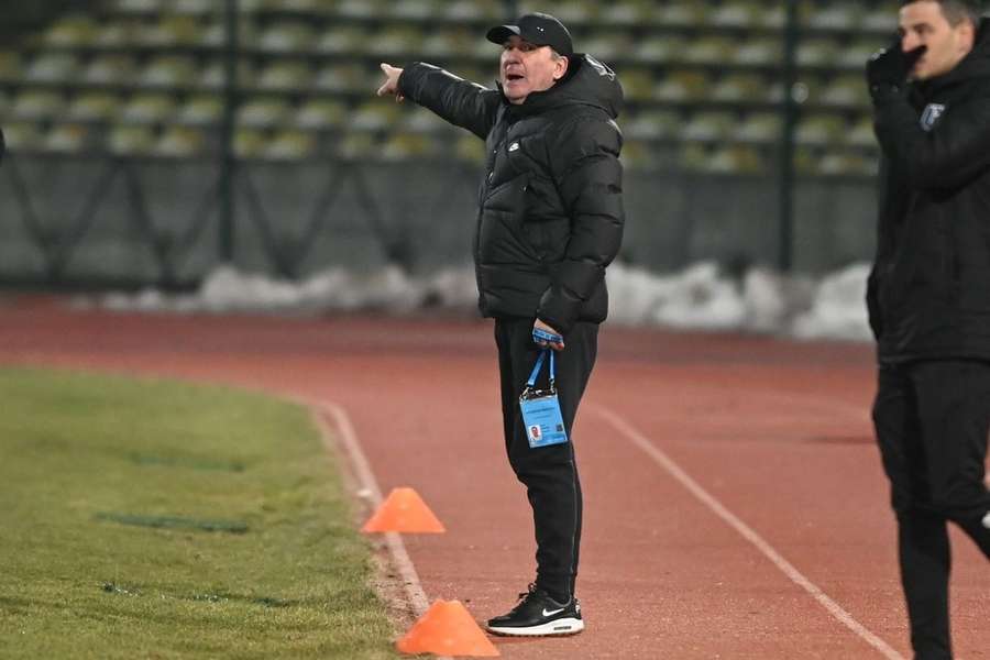 Hagi nu a reușit să spargă apărarea Argeșului