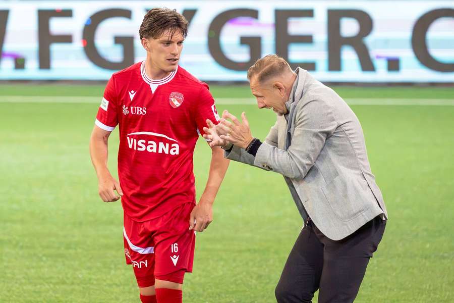 Justin Roth (l.) und Trainer Lustrinelli (r.)