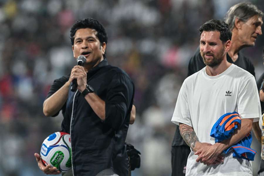 Messi a Mumbai con Sachin Tendulkar, giocatore di cricket Messi a Mumbai con Sachin Tendulkar, giocatore di cricket