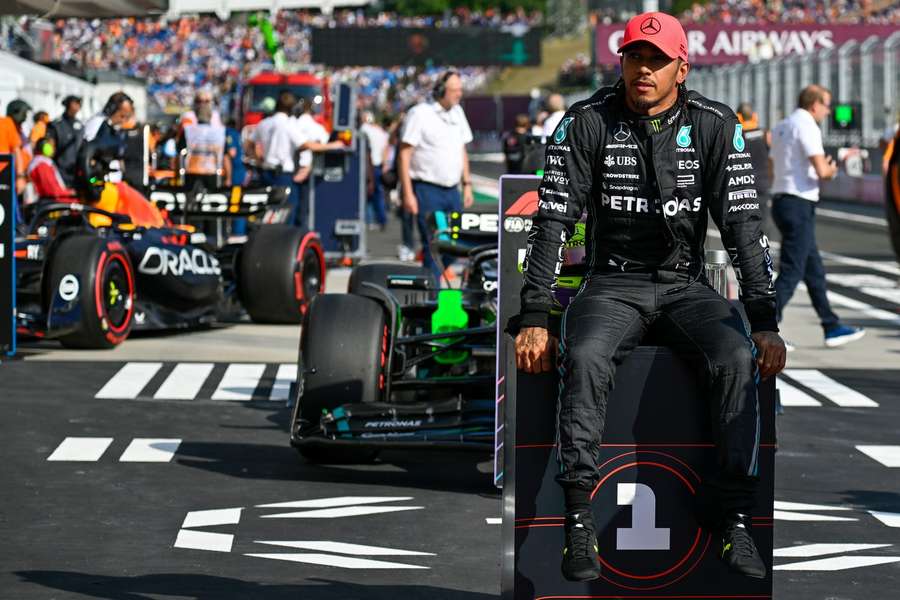 Hamilton získal po půldruhém roce pole position.
