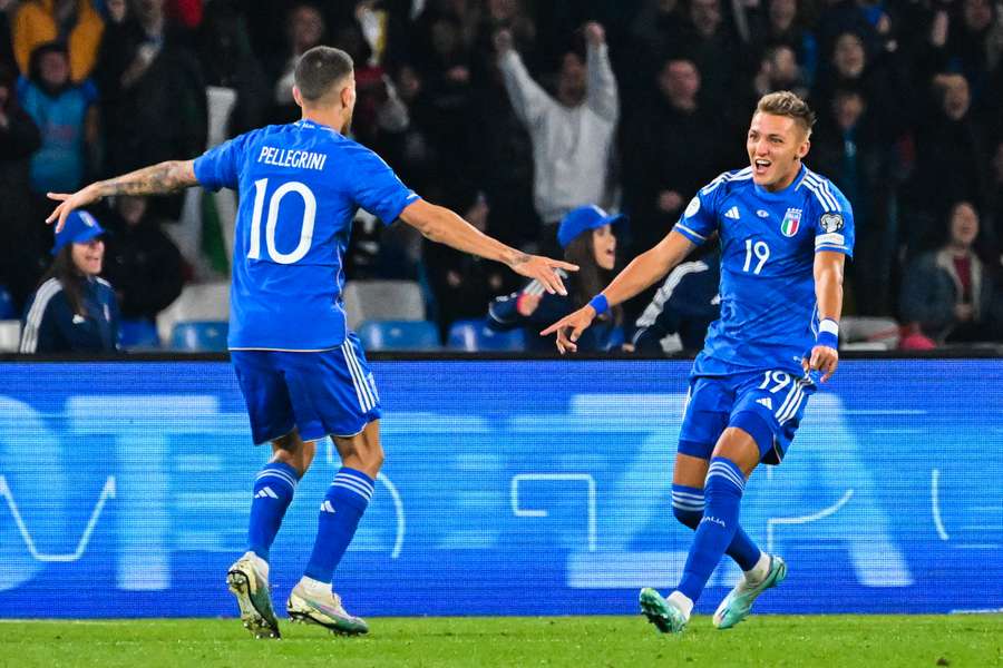 Mateo Retegui celebrates scoring for Italy