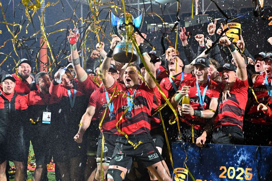 Les Crusaders encore au sommet. Les Crusaders encore au sommet.