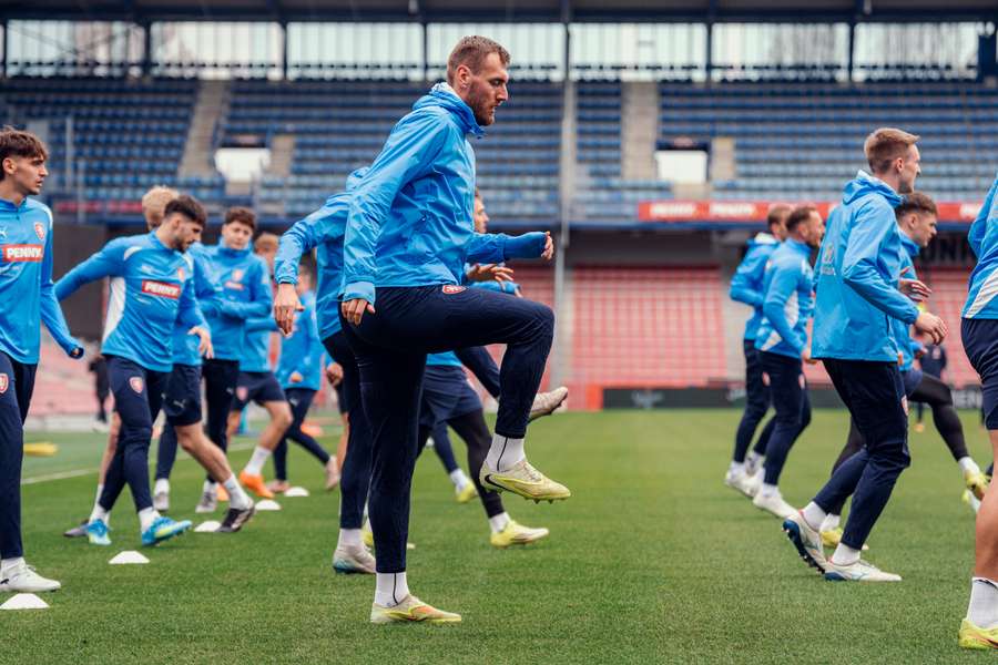 Fotbalová reprezentace během nedělního tréninku.