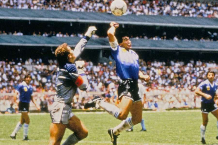 A bola da Mão de Deus de Maradona será leiloada nos EUA A bola da Mão de Deus de Maradona será leiloada nos EUA