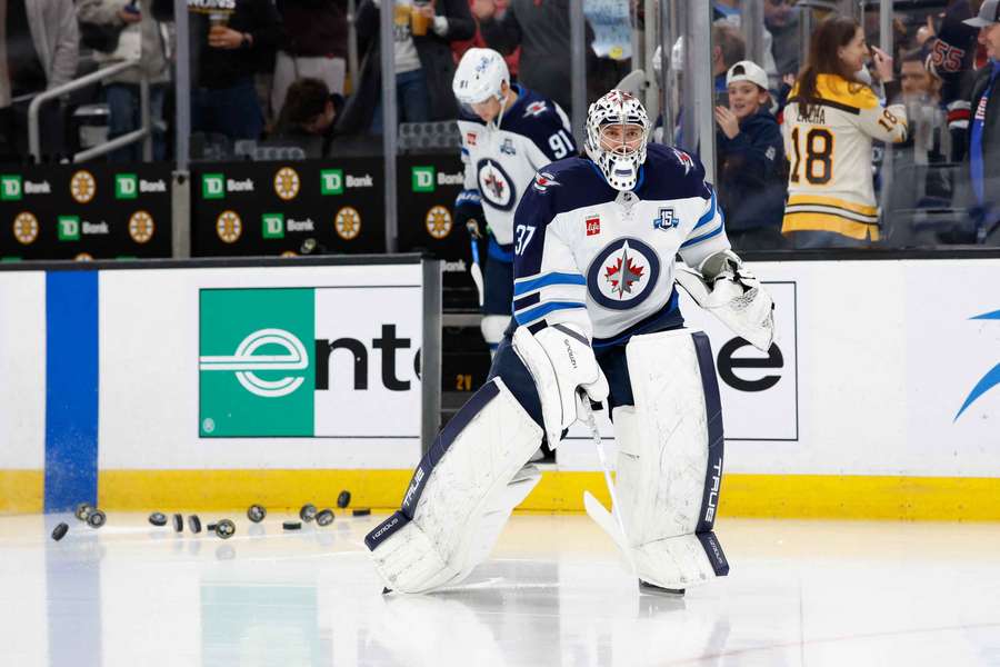 Hellebuyck odchází z Winnipegu. Hellebuyck odchází z Winnipegu.