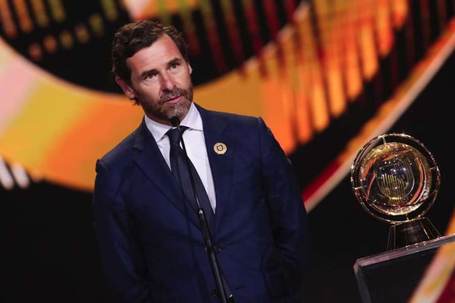 André Villas-Boas com o prémio na gala da FPF