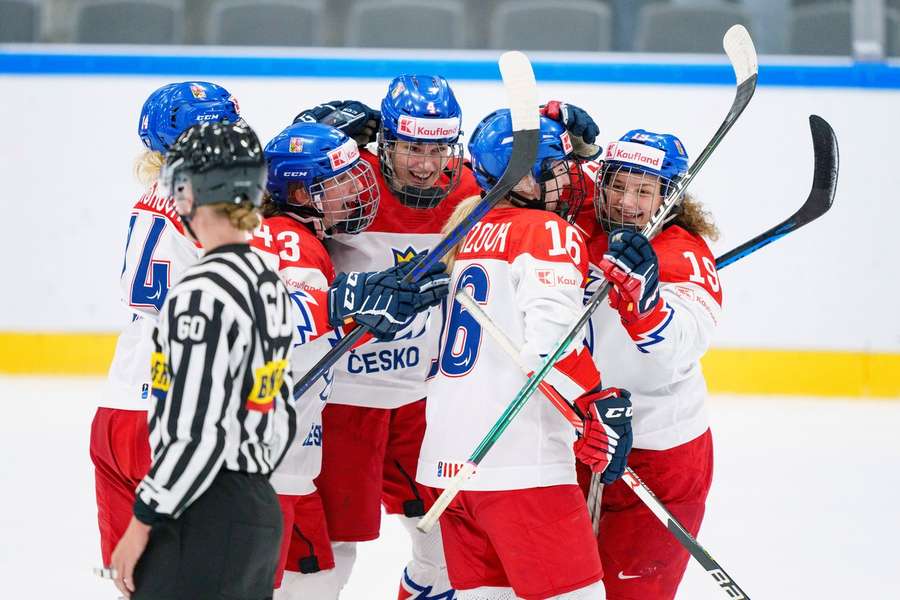 Historický triumf českých hokejistek, v bitvě o bronz porazily Švýcarky 4:2
