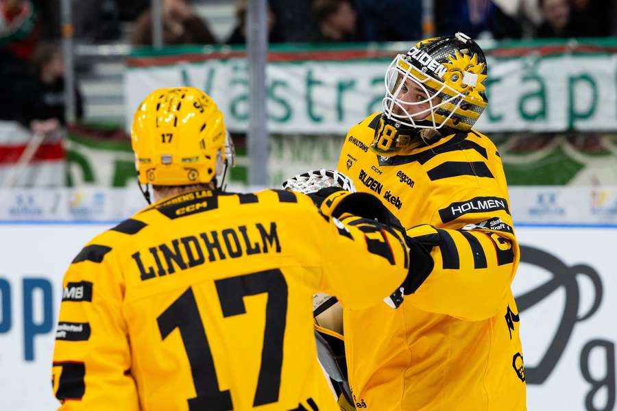 Par Lindholm and Strauss Mann celebrate Skelleftea's victory