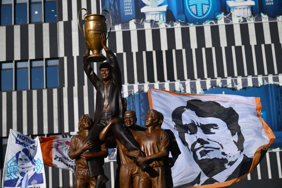 La statue de Bernard Tapie inaugurée le 16 mai dernier