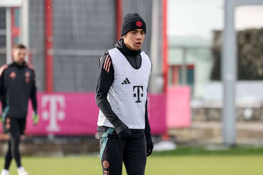 Jamal Musiala, estrela do Bayern, em treino