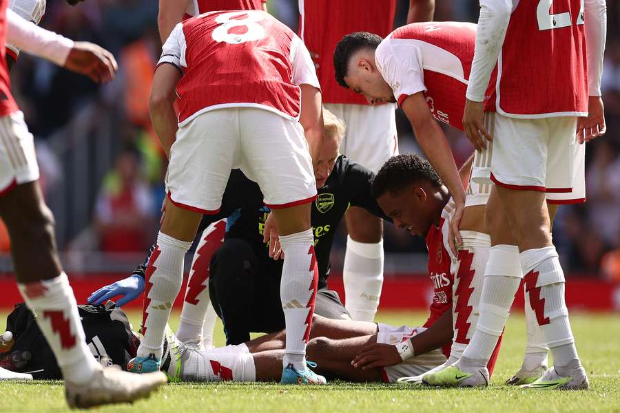 Jurrien Timber s'est blessé lors du premier match de Premier League d'Arsenal samedi dernier.