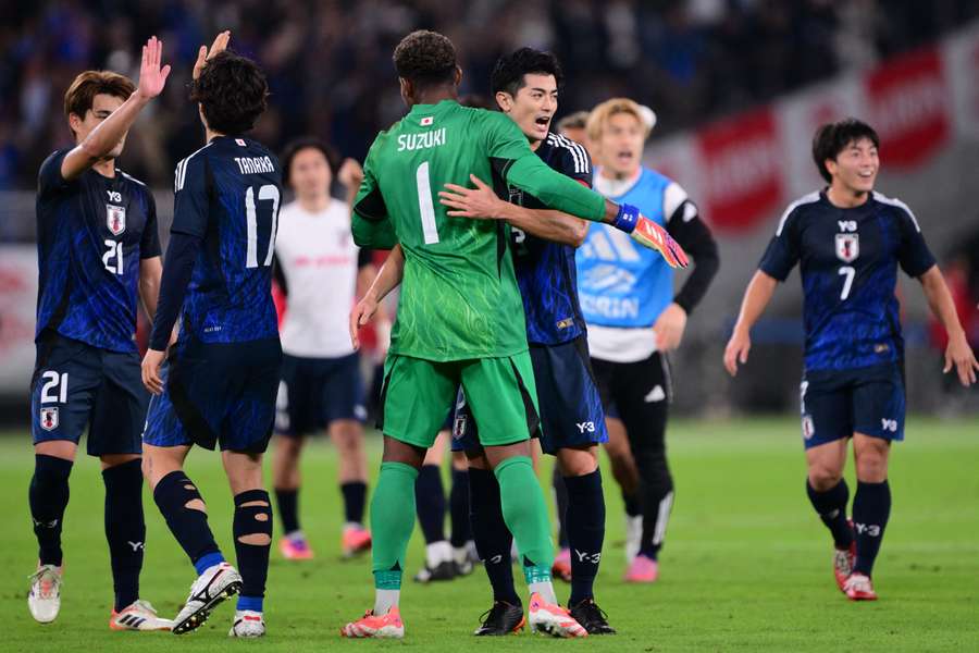 Les Japonais célébrant leur victoire.