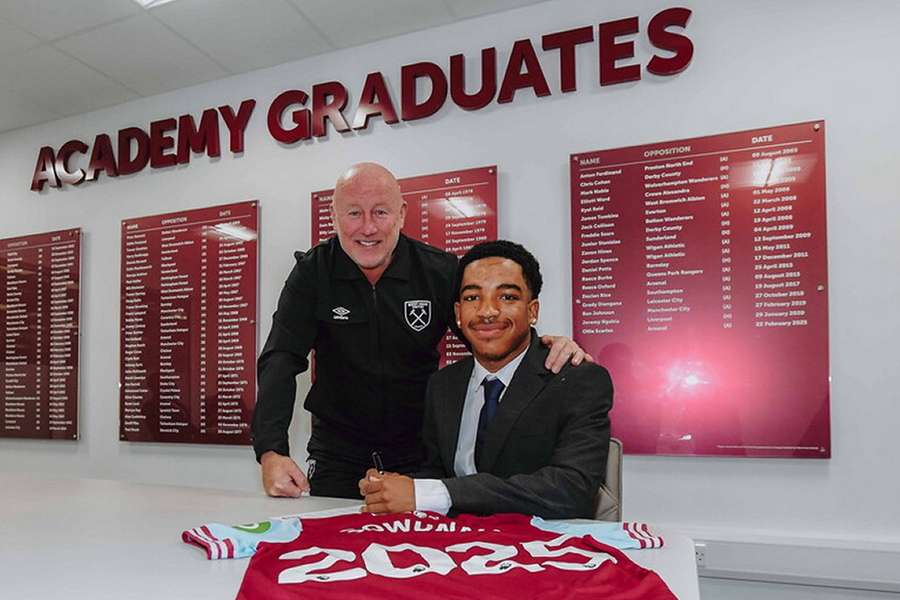 Sowumni inks pro West Ham contract: Feels good!