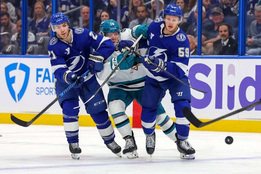 Jake Guentzel (right) rounded off the scoring in the opening period for Tampa Bay Lightning
