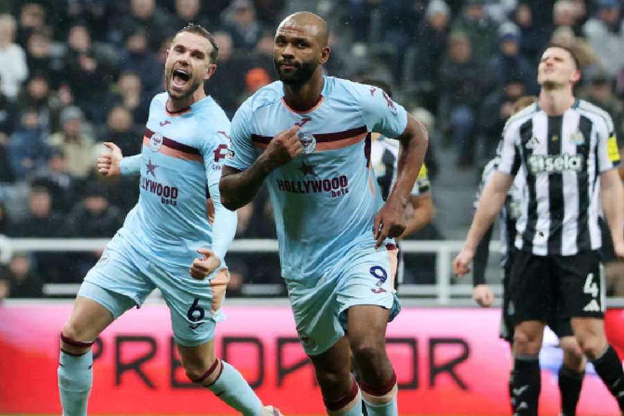 Igor Thiago marcou um dos gols da vitória do Brentford dentro do St. James' Park 