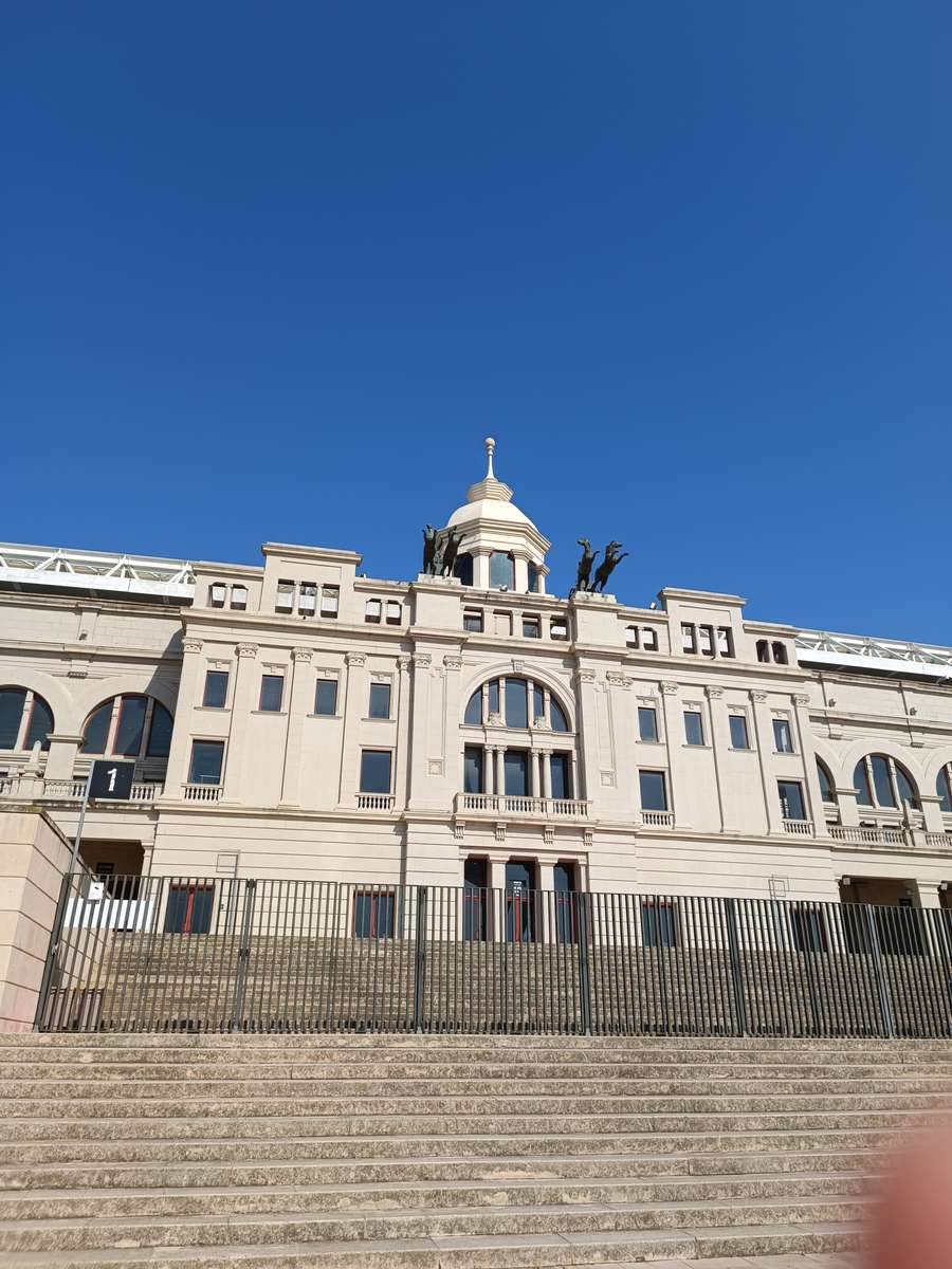 La façade du stade